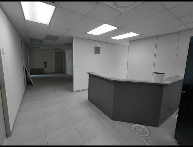 174M² OFFICE TO LET IN FOURWAYS